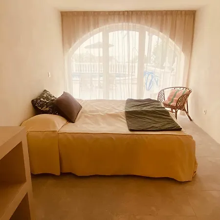 Great Beachside With Private Pool *